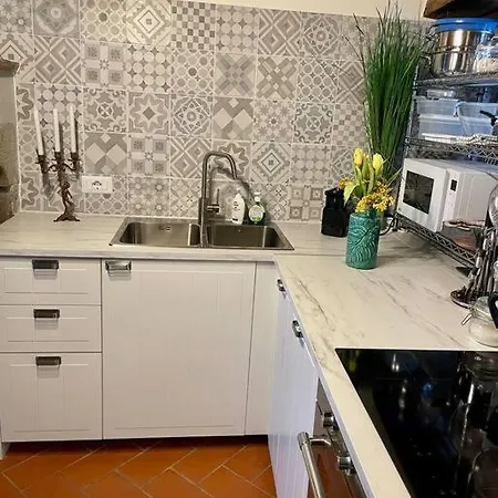 Tuscan Dream, Lux 2-bed Balcony And Pool Apartment